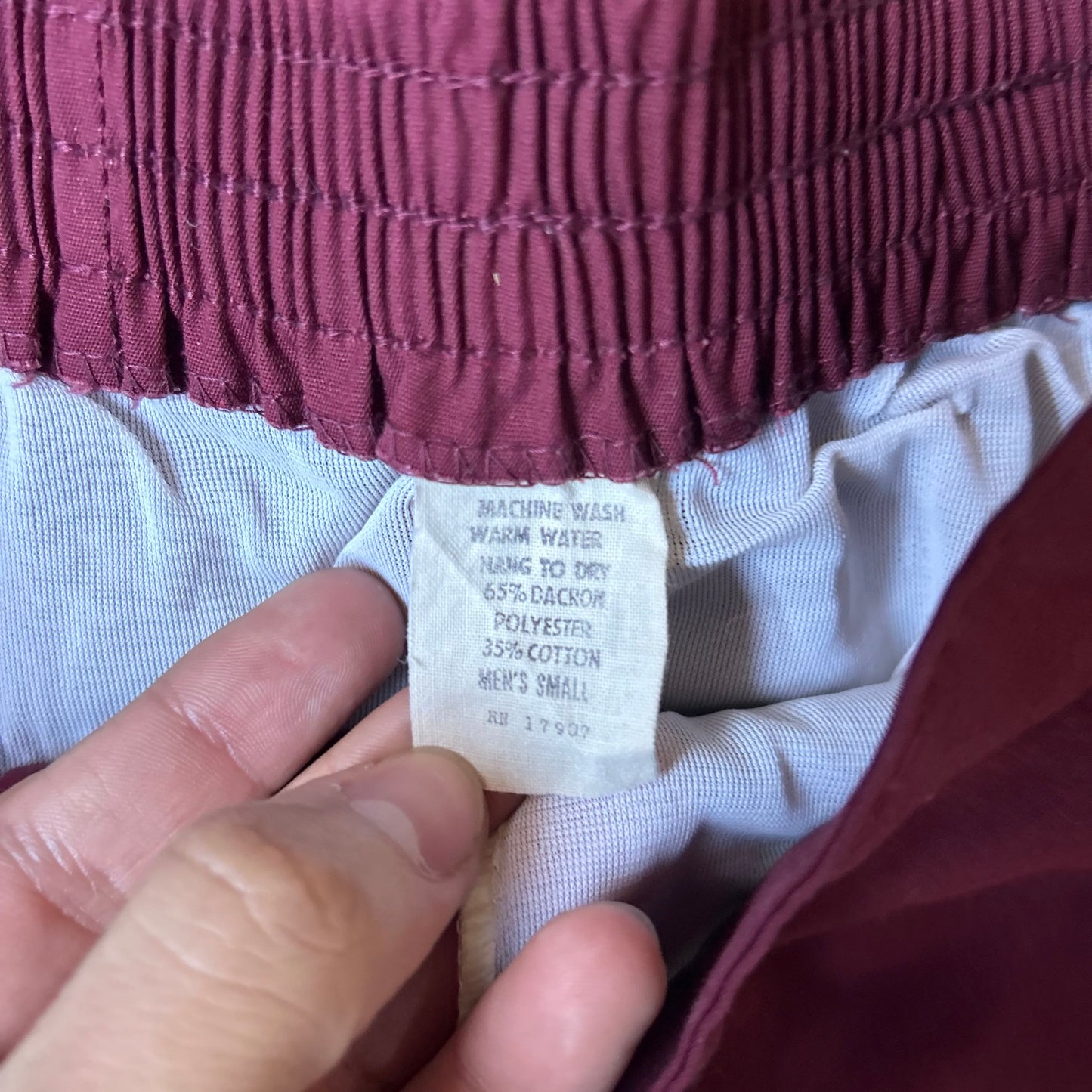 80/90's Unbranded Cotton/Poly Shorts - 29” x 2.5”