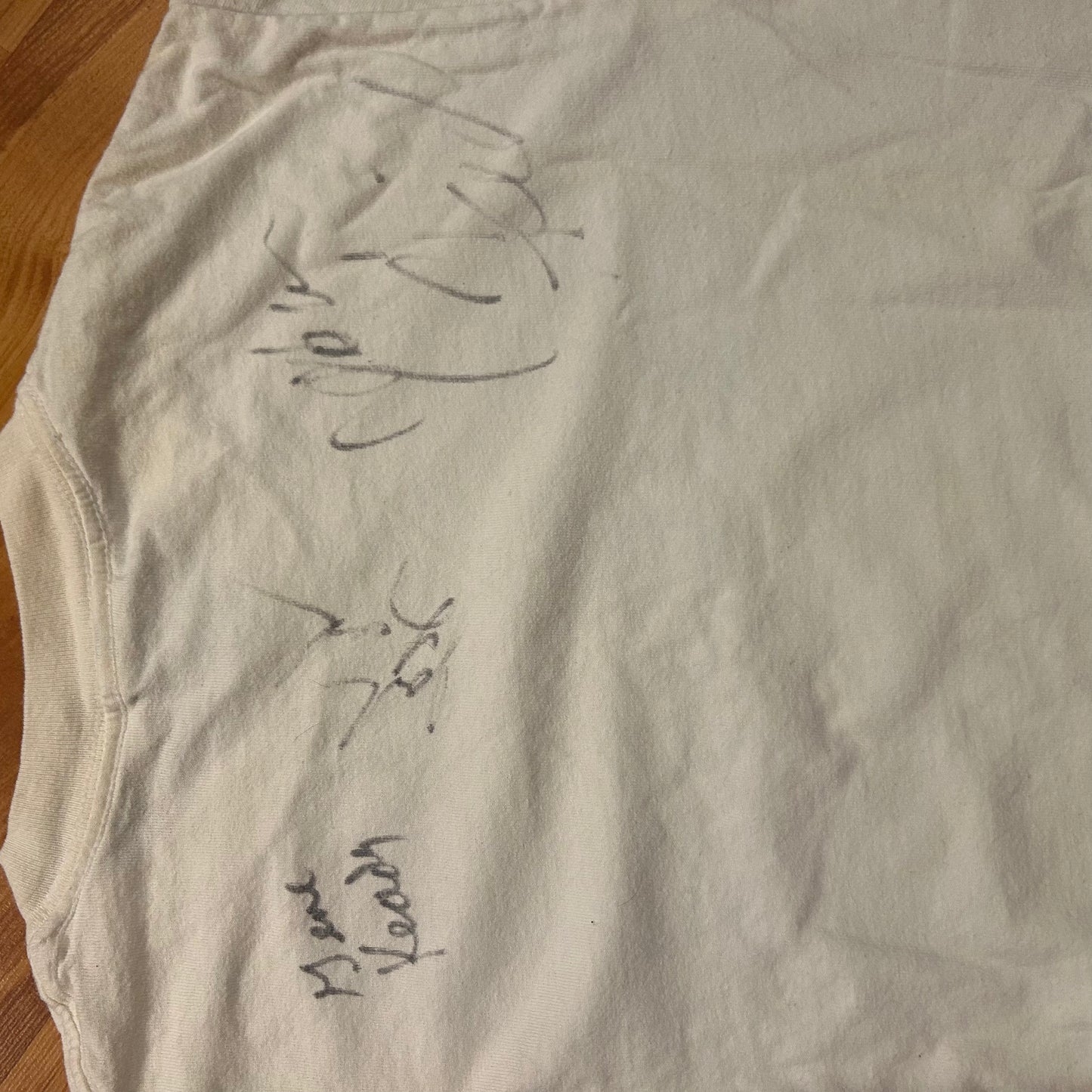 Gildan Purdue Basketball Signed by Gene Keady Tshirt - XSmall - 17” x 26”