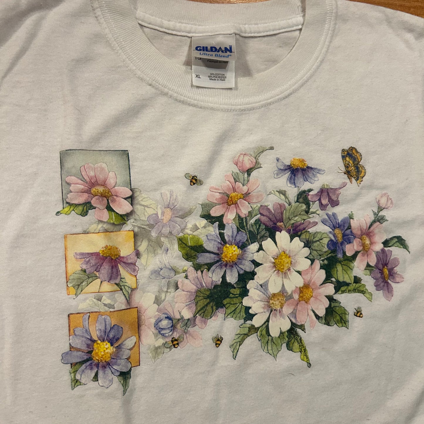 Gildan Ultra Blend Flower White Tshirt - Large - 23” x 27”