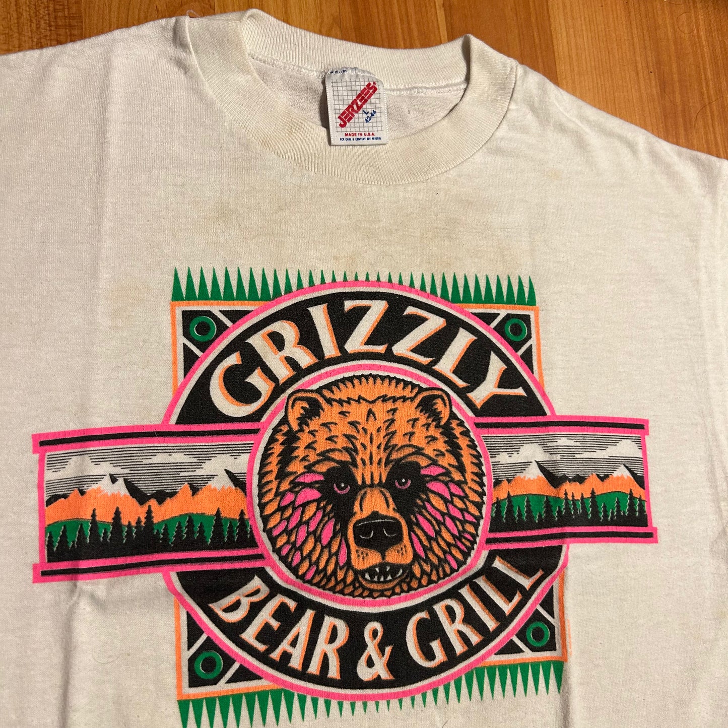 90’s Jerzees Grizzly Bear and Grill White Tshirt - Small - 19” x 25.5”