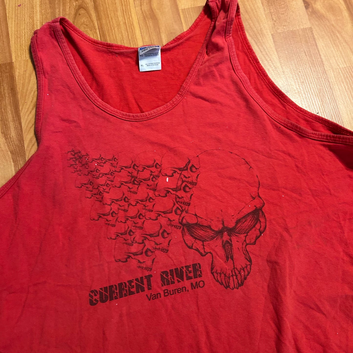 Gildan Current River Van Buren MO Red Skull Tank Top Shirt - Large - 23" x 28"