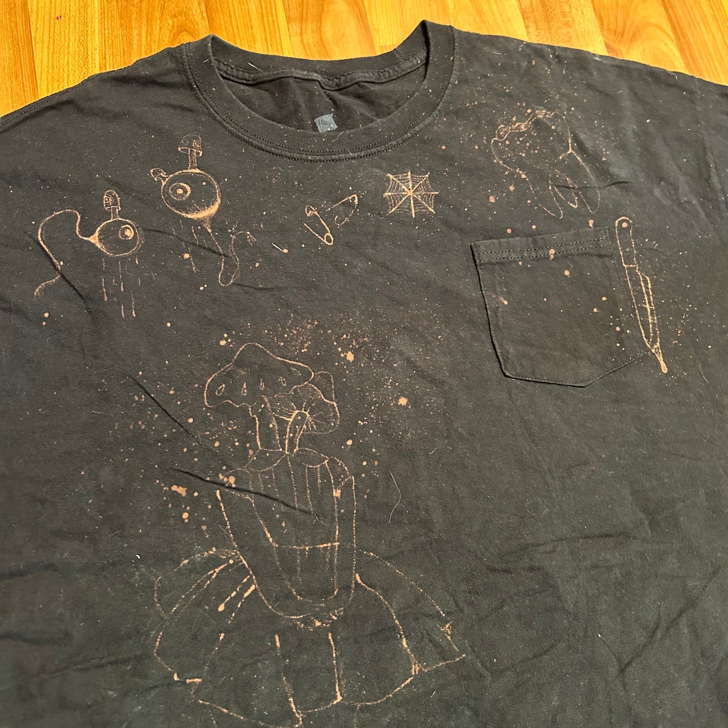 Hanes Bleach Art Mushroom Black Pocket Tshirt - XLarge - 27" x 31"