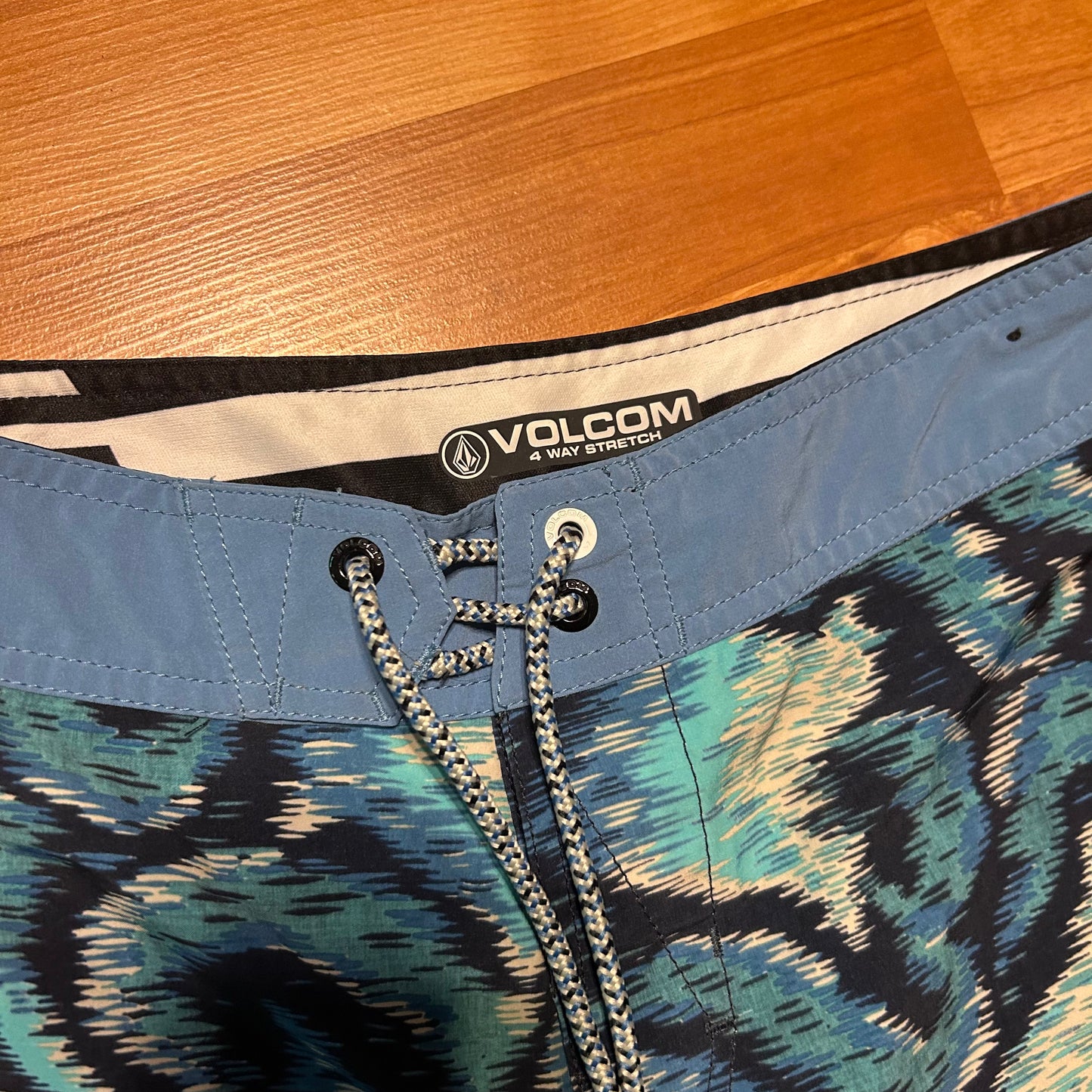 Volcom 4 Way Stretch Blue Design Swim Trunk Board Shorts - 30" x 9"