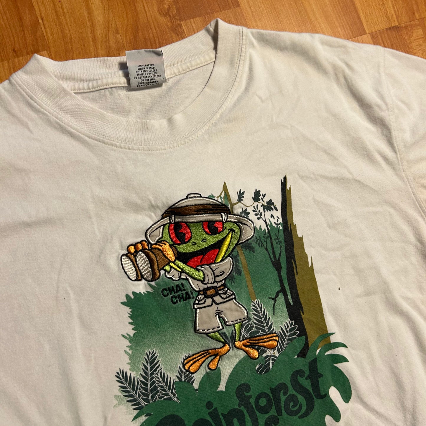 Rainforest Cafe Cha Ching Frog Souvenir White Embroidered Tshirt - Large - 22" x 28"