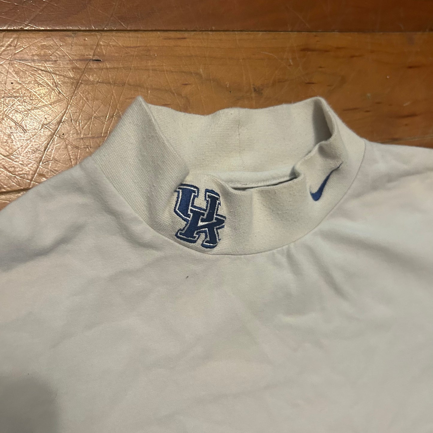 00’s Nike Kentucky University Wildcats White Mock Neck Longsleeve Shirt - Large - 22" x 25.5"