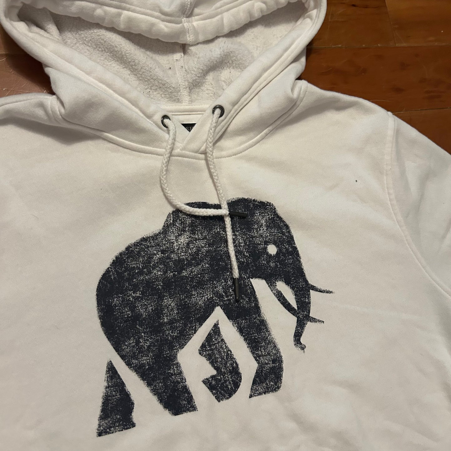 Banana Republic Elephant White Hoodie Sweatshirt - XLarge - 24" x 28"