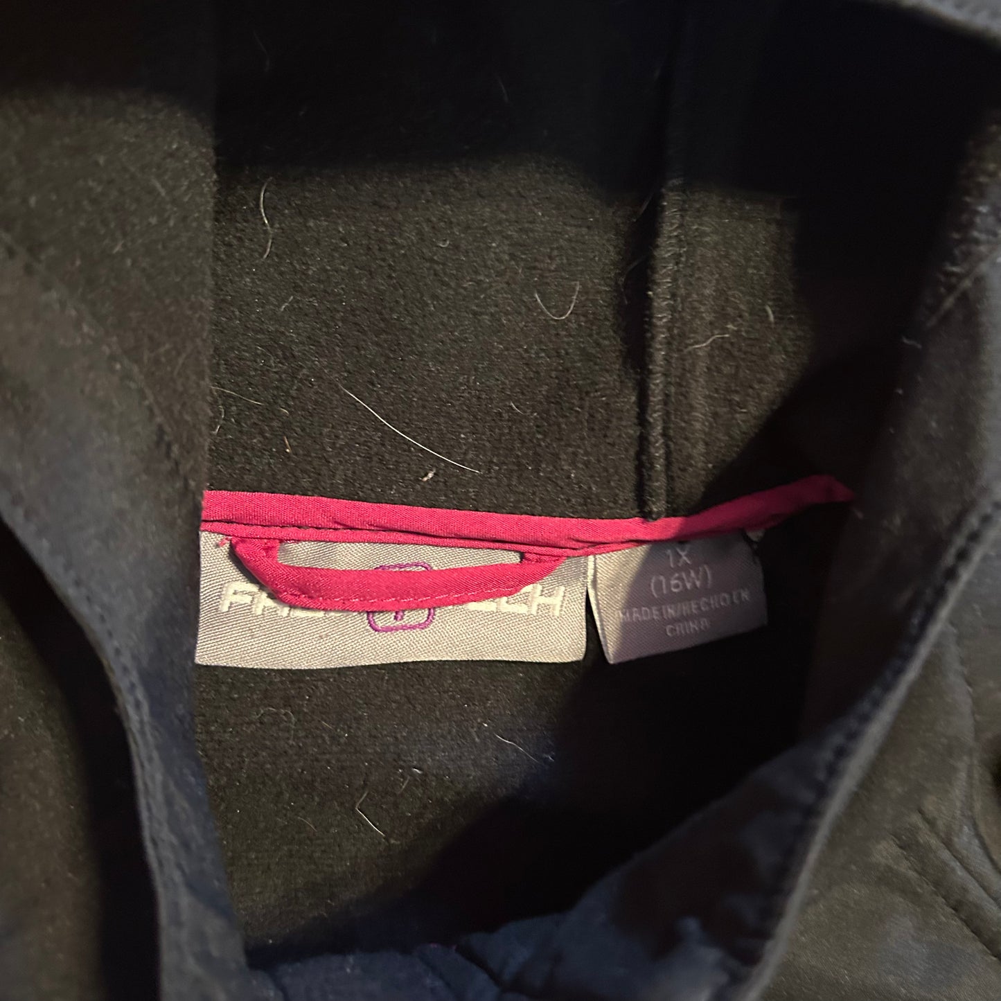 Free Tech Zip Up Pink Rain Jacket - Large - 23" x 27.5"