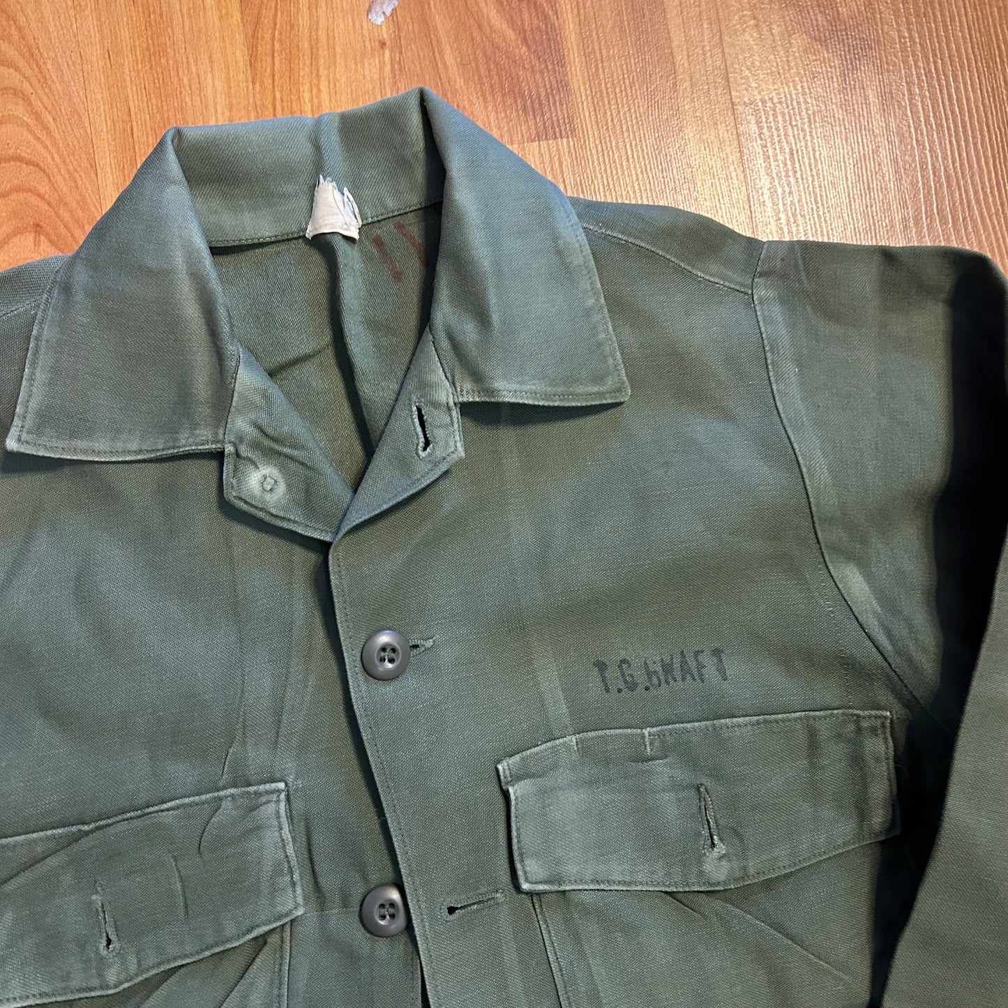 60/70's Military Green Button Up Shirt - Medium - 20.5" x 25"