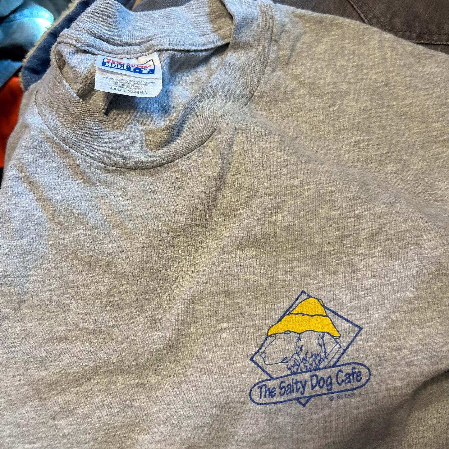 The Salty Dog Cafe Grey Tshirt - Medium - 21" x 27"