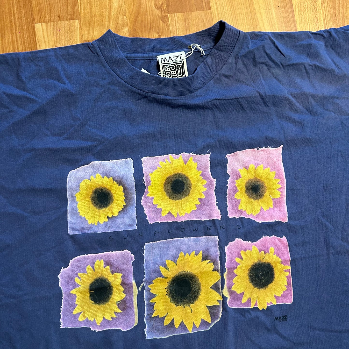 90’s DS NWT Maze Sunflowers Navy Blue Brand New Tshirt - XLarge - 25" x 29"
