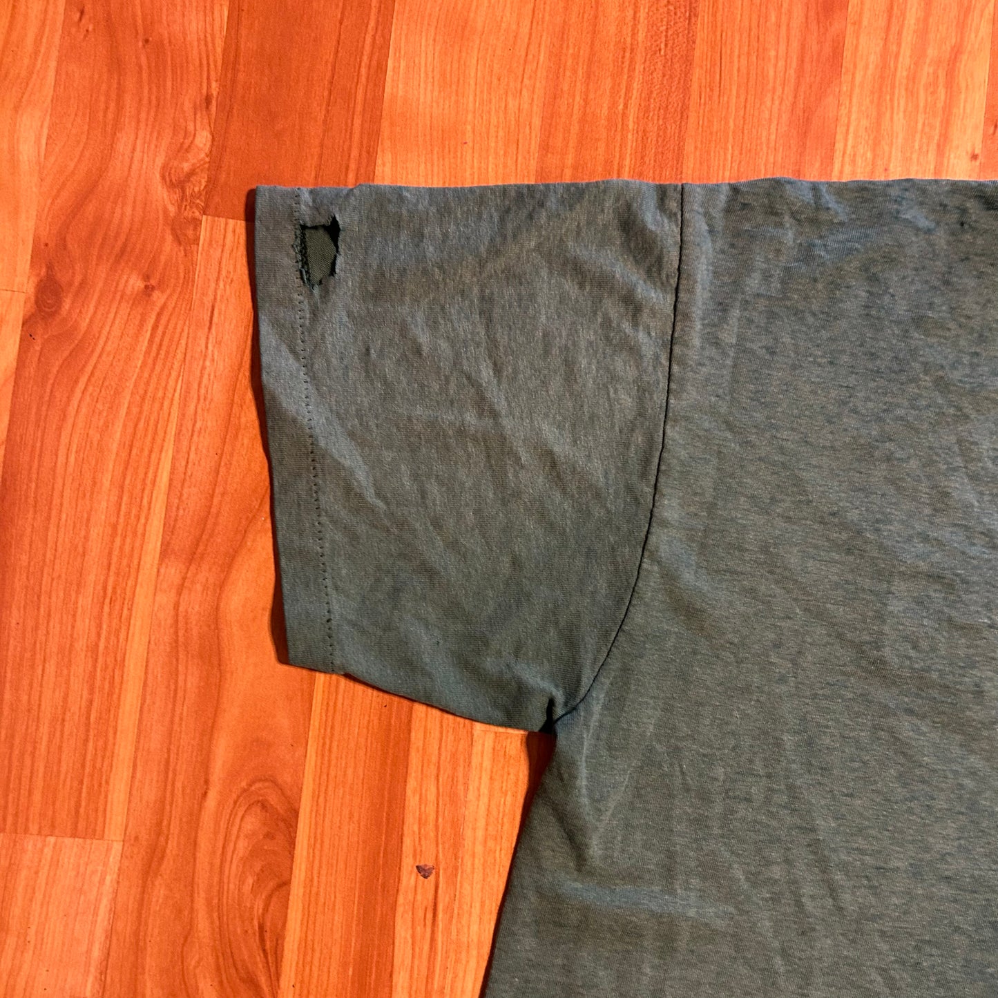Hanes Heavyweight Green Thin Toro Tshirt - Large - 22" x 27"