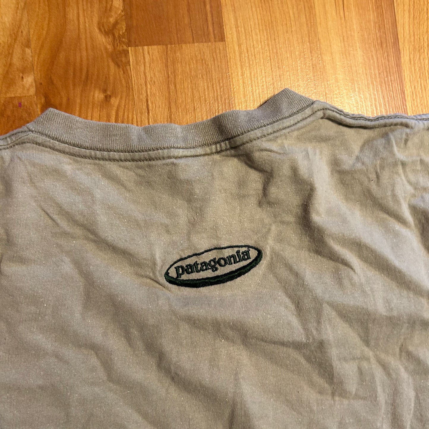 90’s Patagonia Embroidered Brown Tan Pocket Tshirt - Medium - 20" x 28"