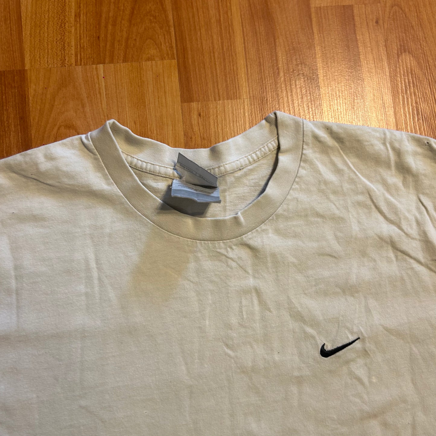 00’s Nike Mini Swoosh White Embroidered Tshirt - Medium - 21" x 27"