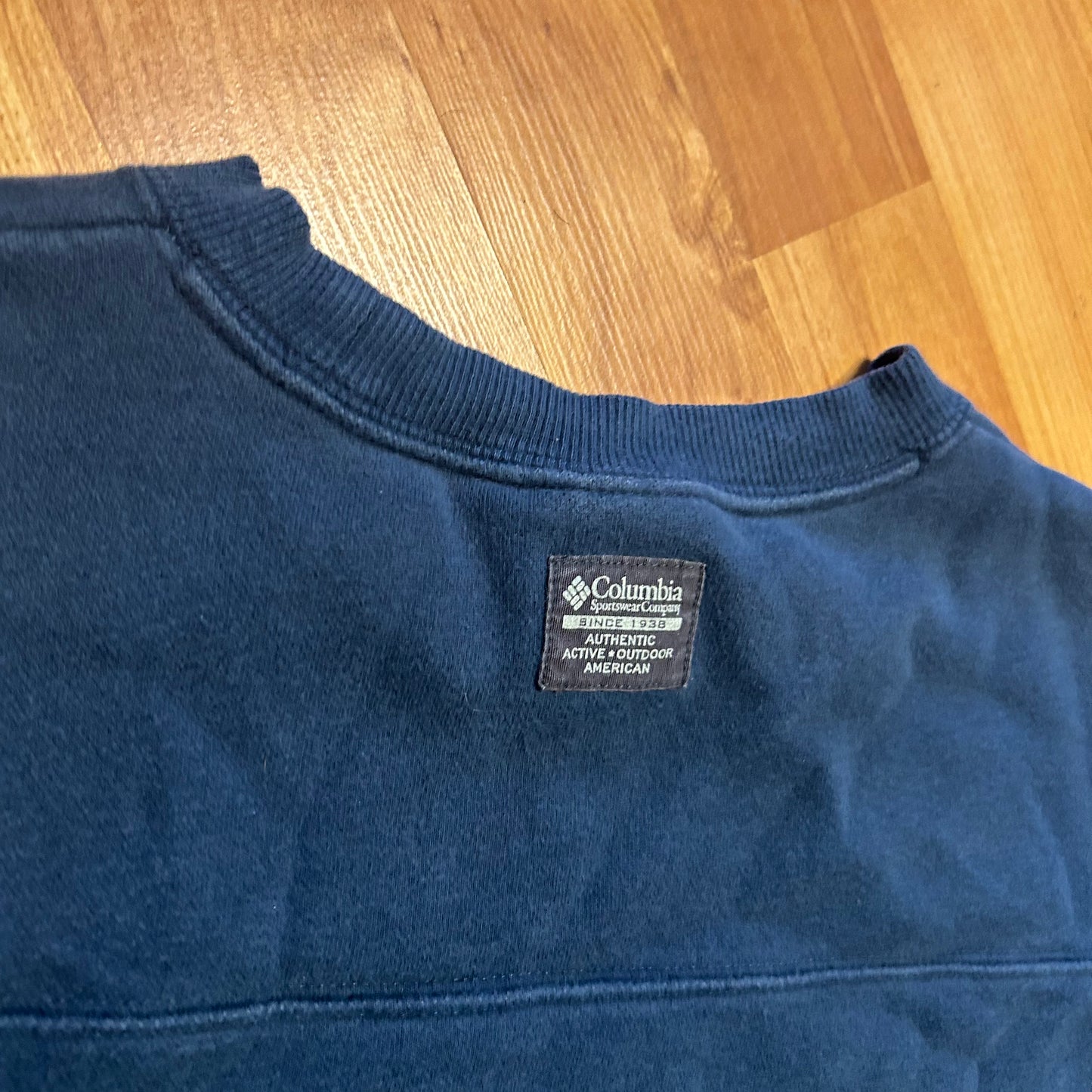Columbia Navy Blue Crewneck Sweatshirt - XLarge - 25" x 30.5"