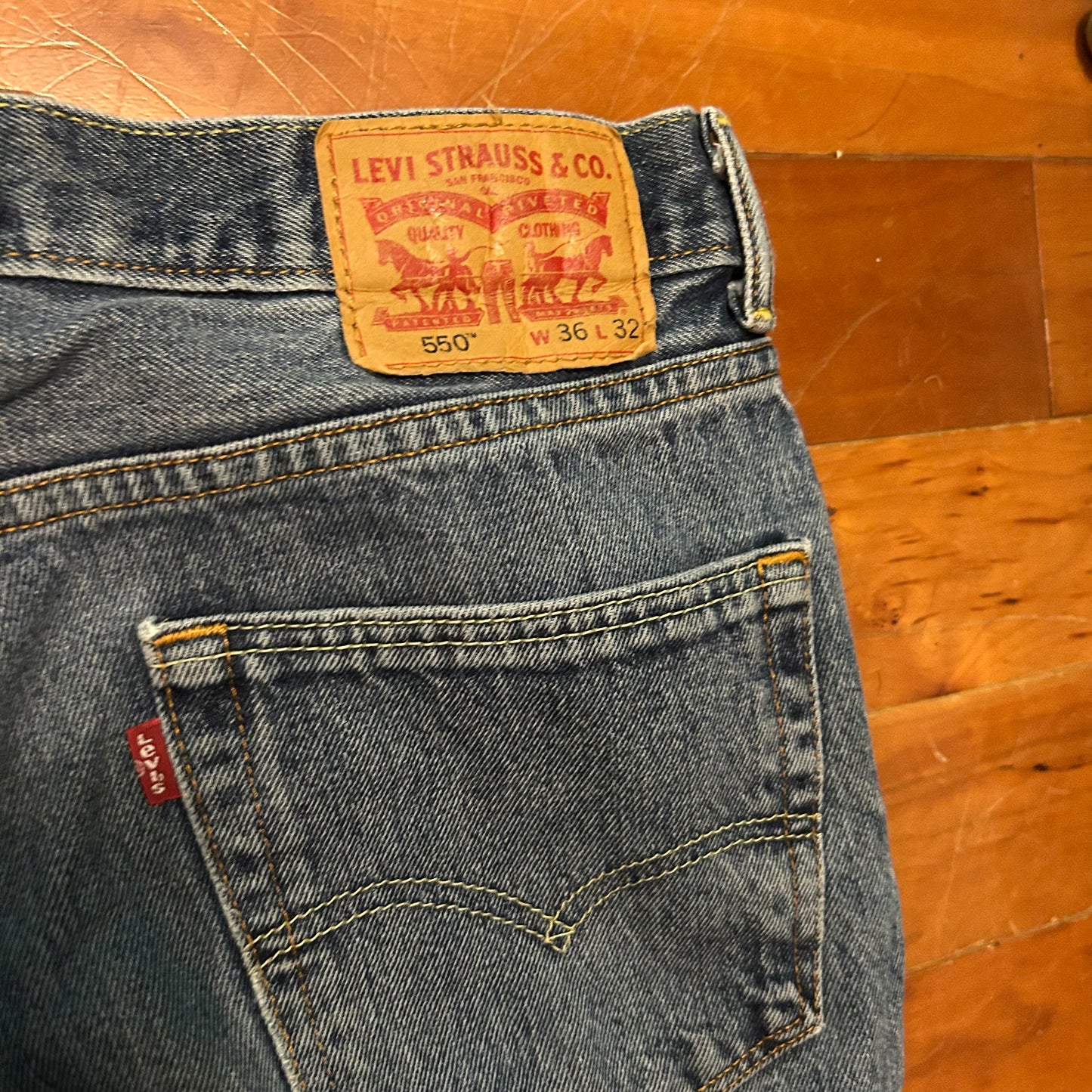 Levi 550 Denim Blue Jeans - 36" x 30.5"