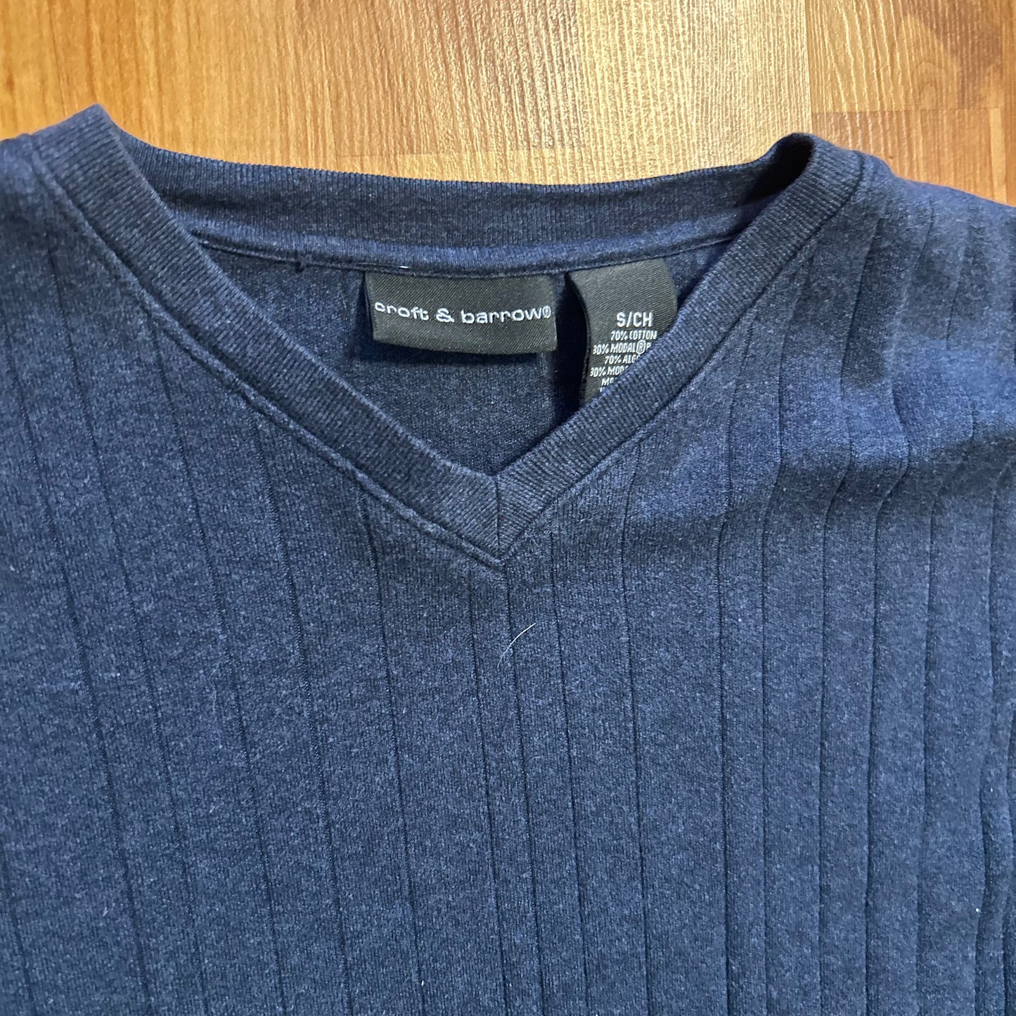 Croft and Barrow VNeck Navy Sweater - Medium - 20" x 26"