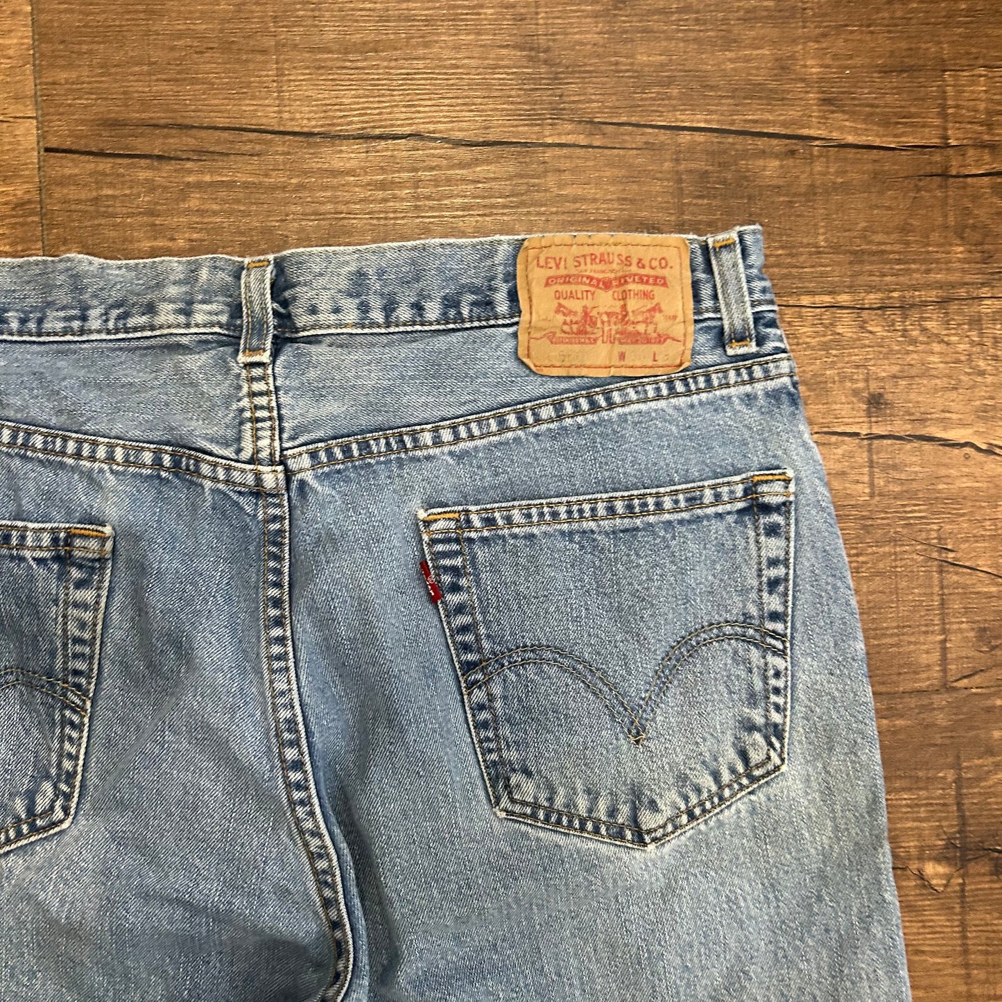Levis 550 Relaxed Fit Denim Blue Jeans - 34” x 32”