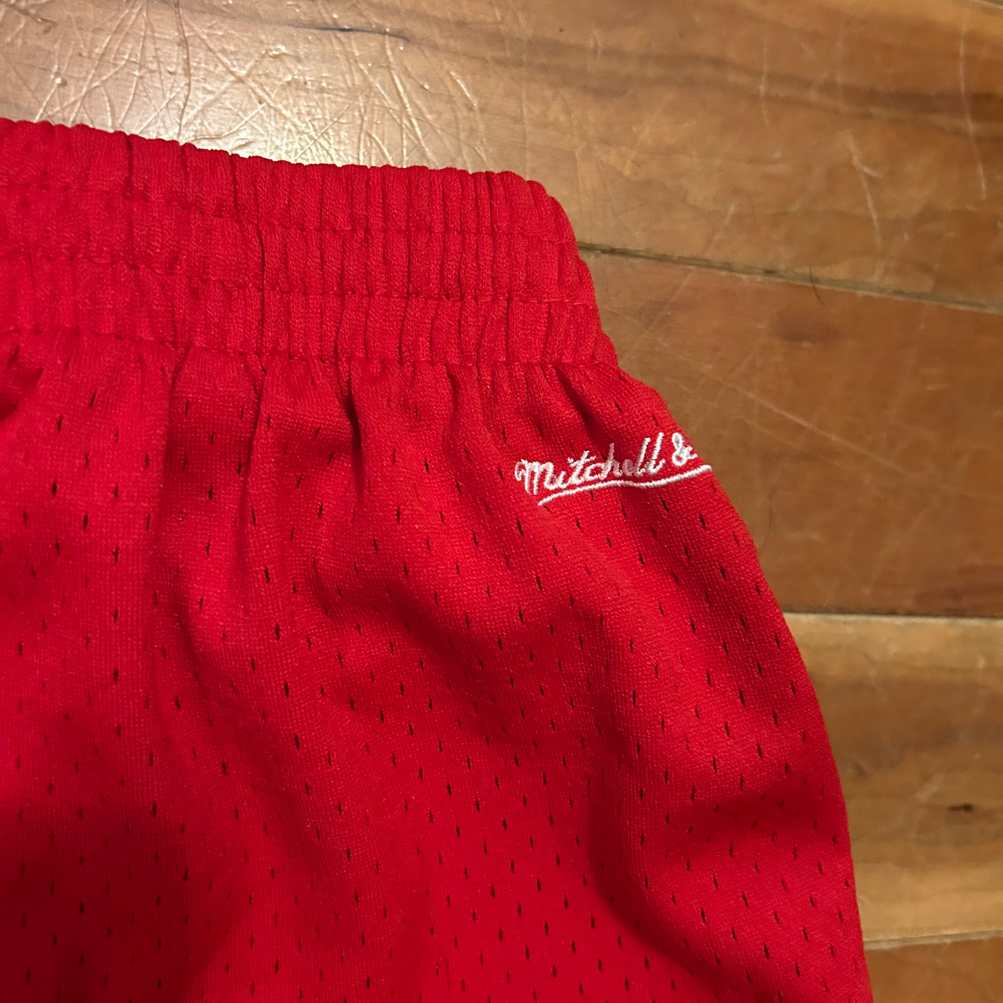 Mitchell and Ness Chicago Bulls Hardwood Classics NBA Finals 1996 Red Basketball Shorts - Tagged S - 22" x 4"