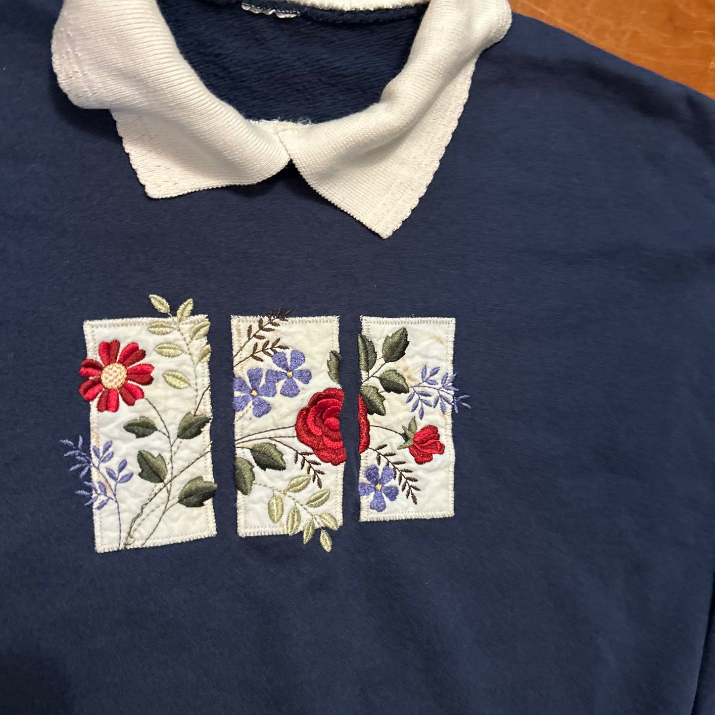 Navy Blue Flowers Floral White Collared Crewneck Sweatshirt - Boxy Large - 23" x 23"