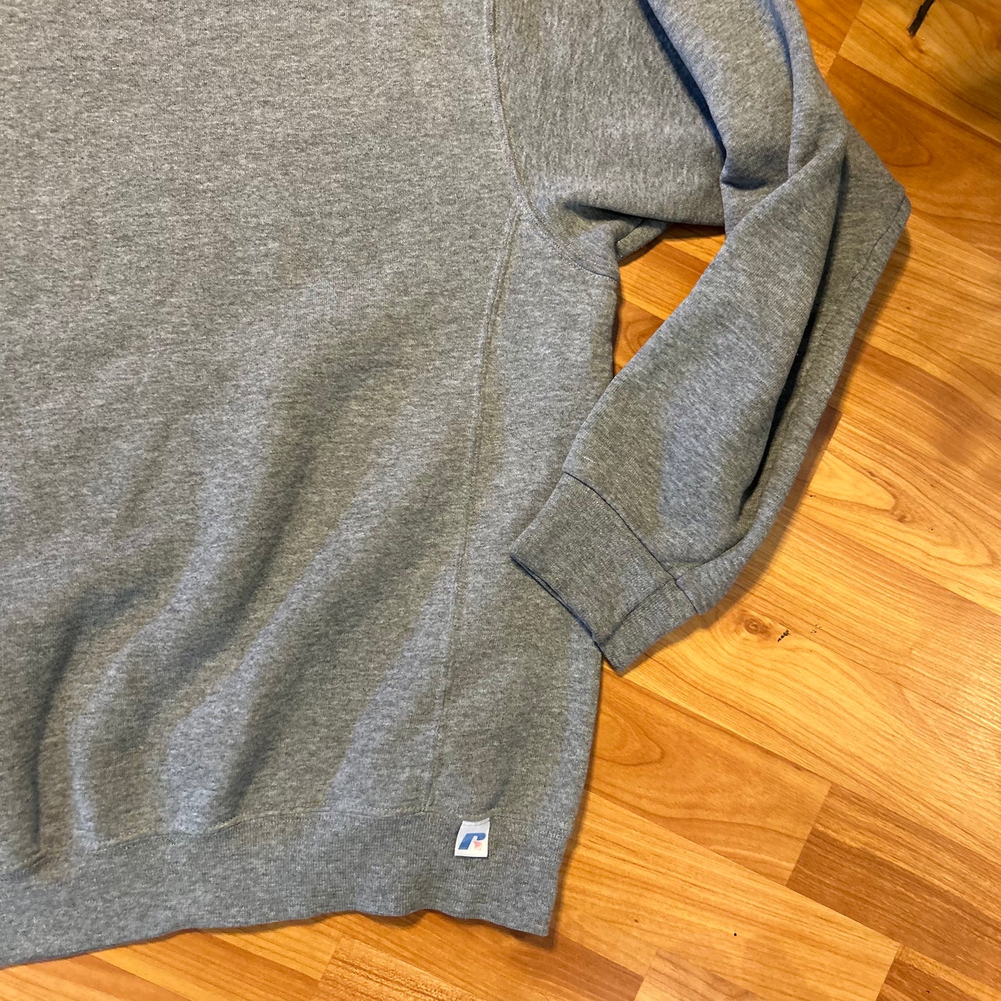 00's Russell Athletic Grey Blank Crewneck Sweatshirt - Large - 23" x 26"