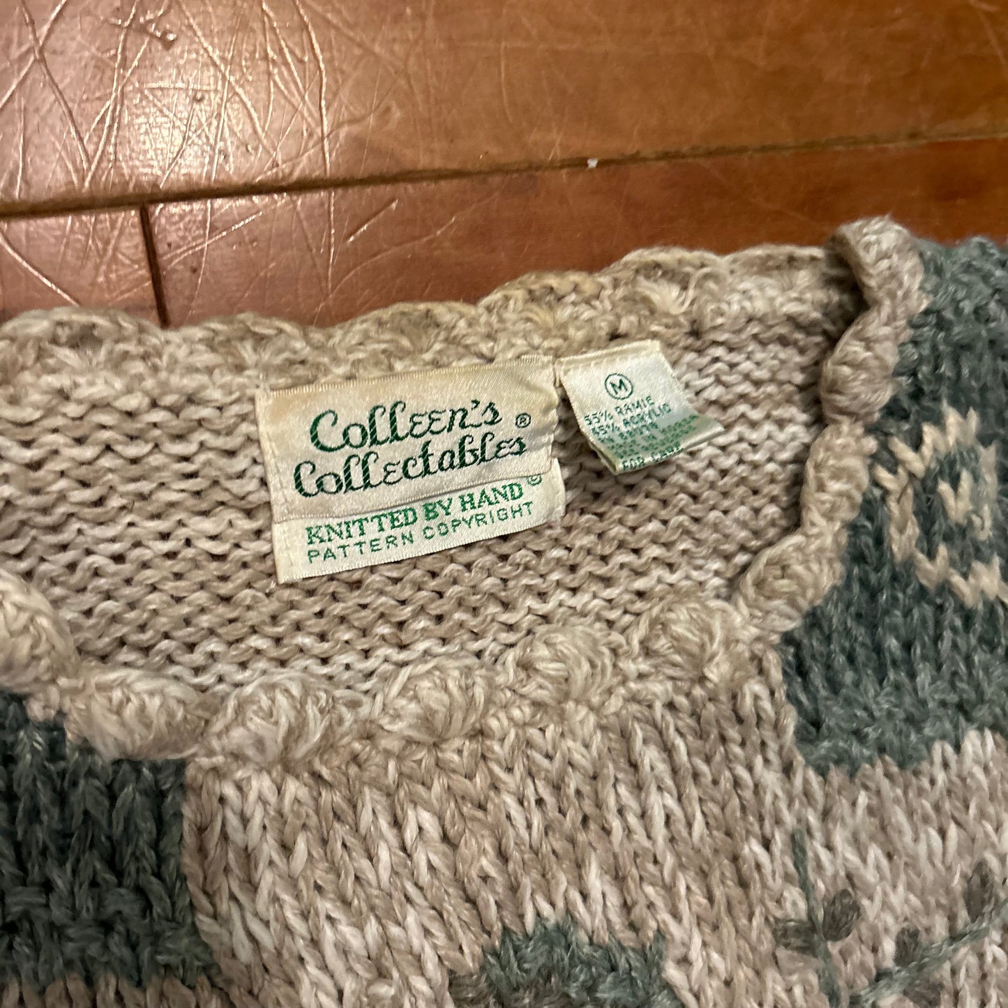 80/90's Colleen's Collectibles Tan Green Flower Handknit Ramie Acrylic Sweater - Medium - 21.5" x 27"