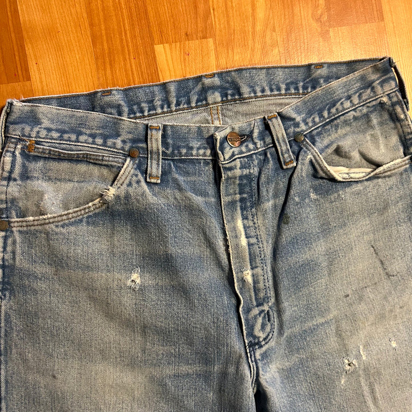 Wrangler 11MWZ Repaired Distressed Light Wash Denim Jeans - 33" x 27"