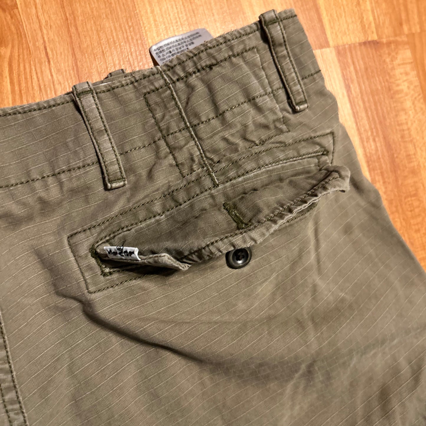 Levi’s White Tab Brown Cargo Shorts - 34" x 10"