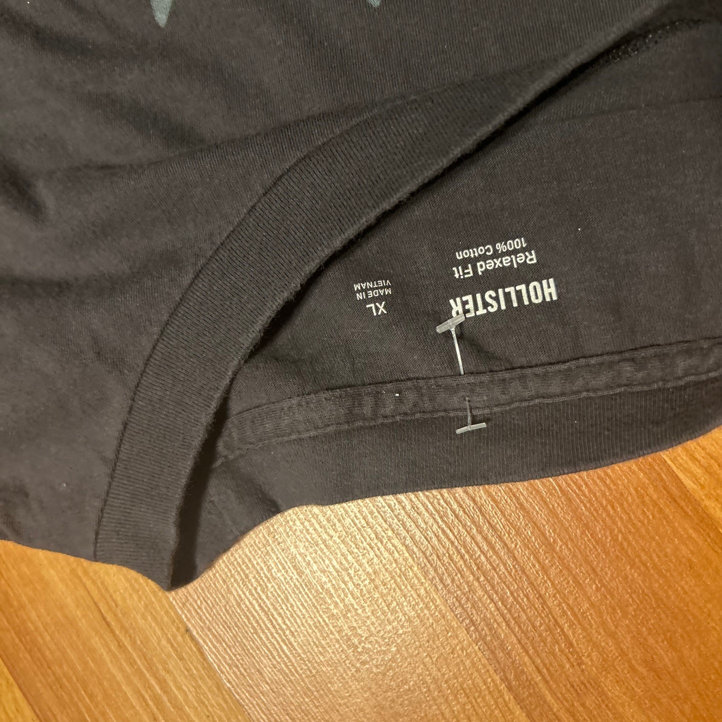 Hollister Looney Tunes Basketball Black Tshirt - XLarge - 24" x 29.5"