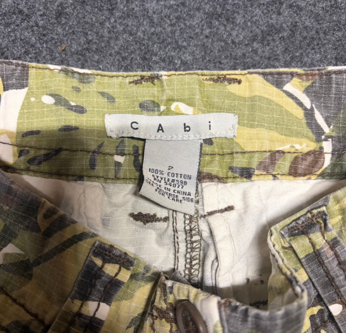 Cabi Camouflage Green Skirt - Tagged 2 - 28” Waist