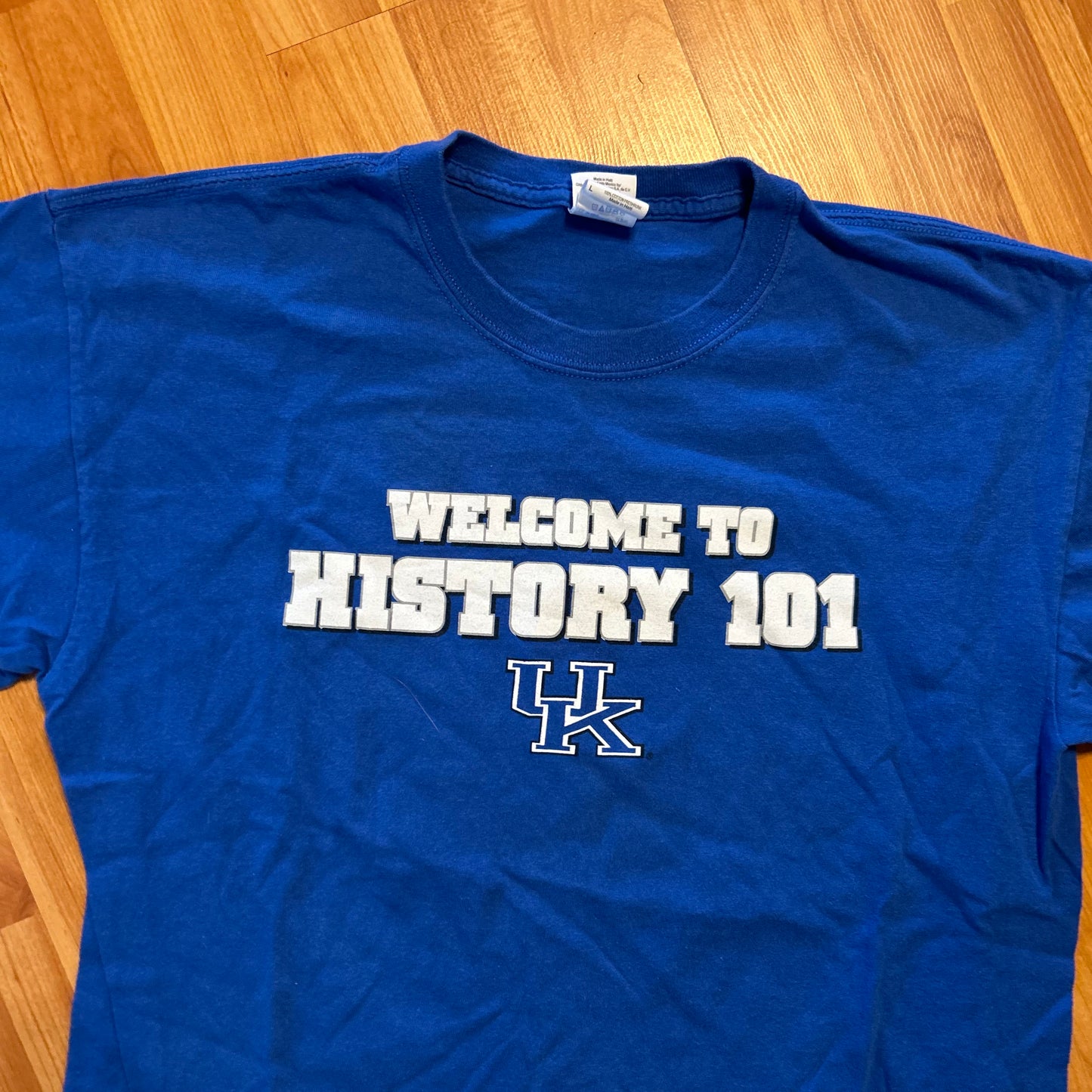 University of Kentucky Wildcats Kentucky 101 Basketball Blue Tshirt - Medium - 20" x 27"