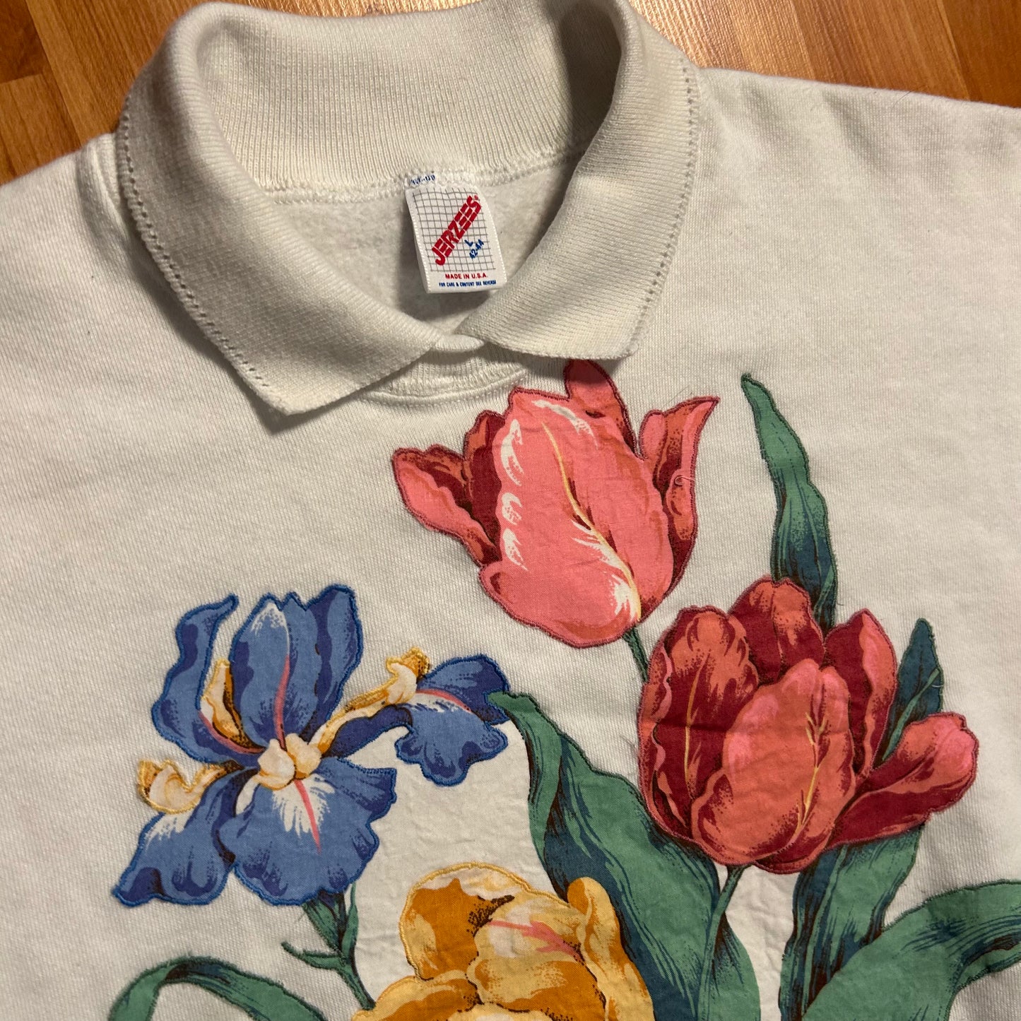 90’s Jerzees Flower White Collared Crewneck Sweatshirt - Medium - 21" x 26.5"