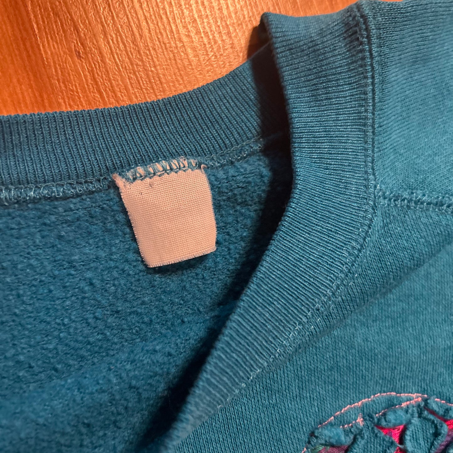 80/90’s Blue Teal Heart Crewneck Sweatshirt - Large - 23.5" x 24.5"