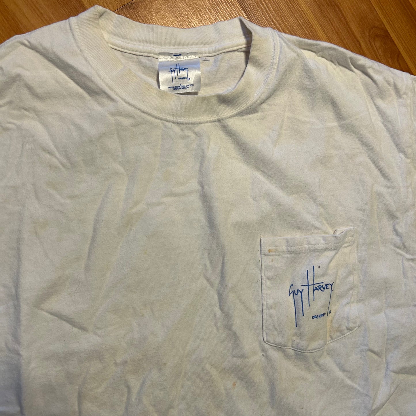 Guy Harvey Fish White Pocket Tshirt - Medium - 21" x 28"