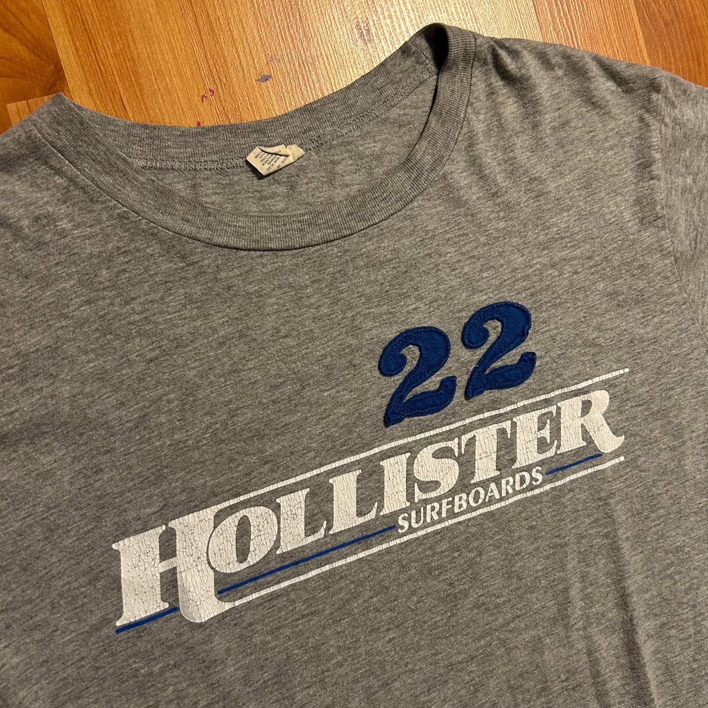Hollister 22 Grey Tshirt - Medium - 21" x 27"