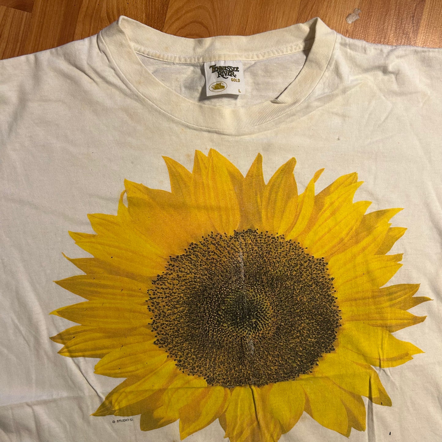 90's Tennessee River Gold Sunflower White Tshirt - Large - 23" x 26.5"