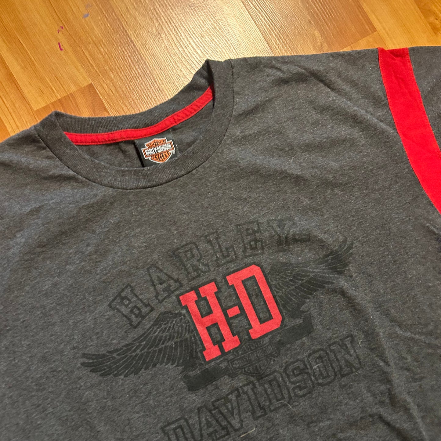 Harley Davidson Motorcycles Hale’s Room With a View Grey Red Tshirt - XLarge - 24" x 31.5"