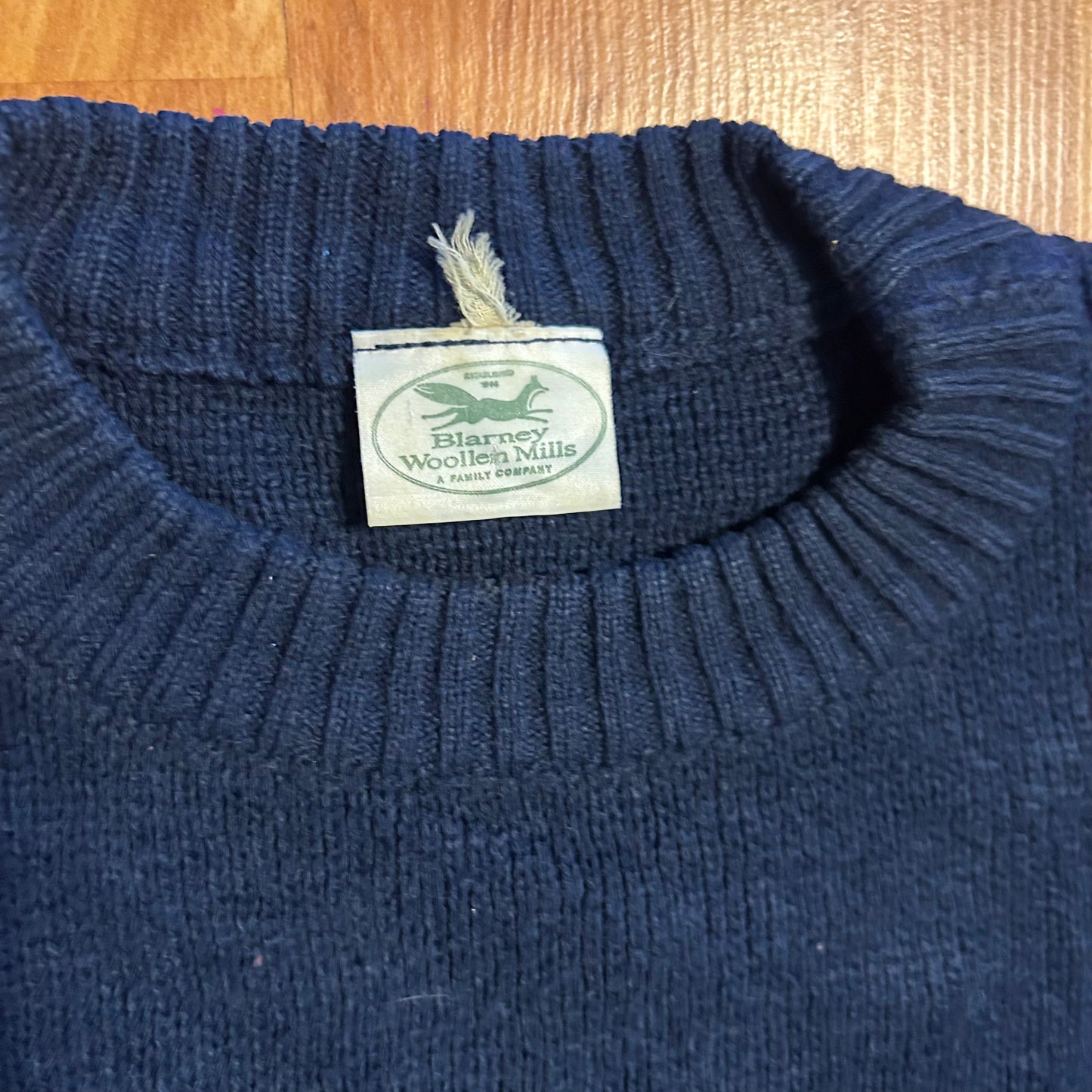 Ireland Navy Blue Green Spellout Acrylic Knit Sweater - Large - 23" x 23"