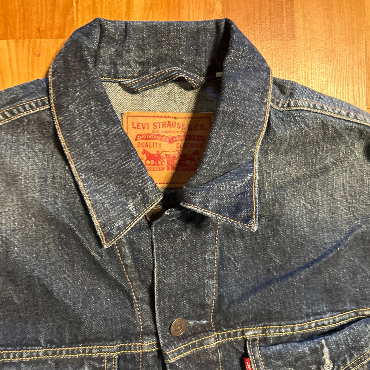 Levi's Dark Wash Blue Jean Denim Button Up Trucker Jacket - Medium - 21.5" x 26"