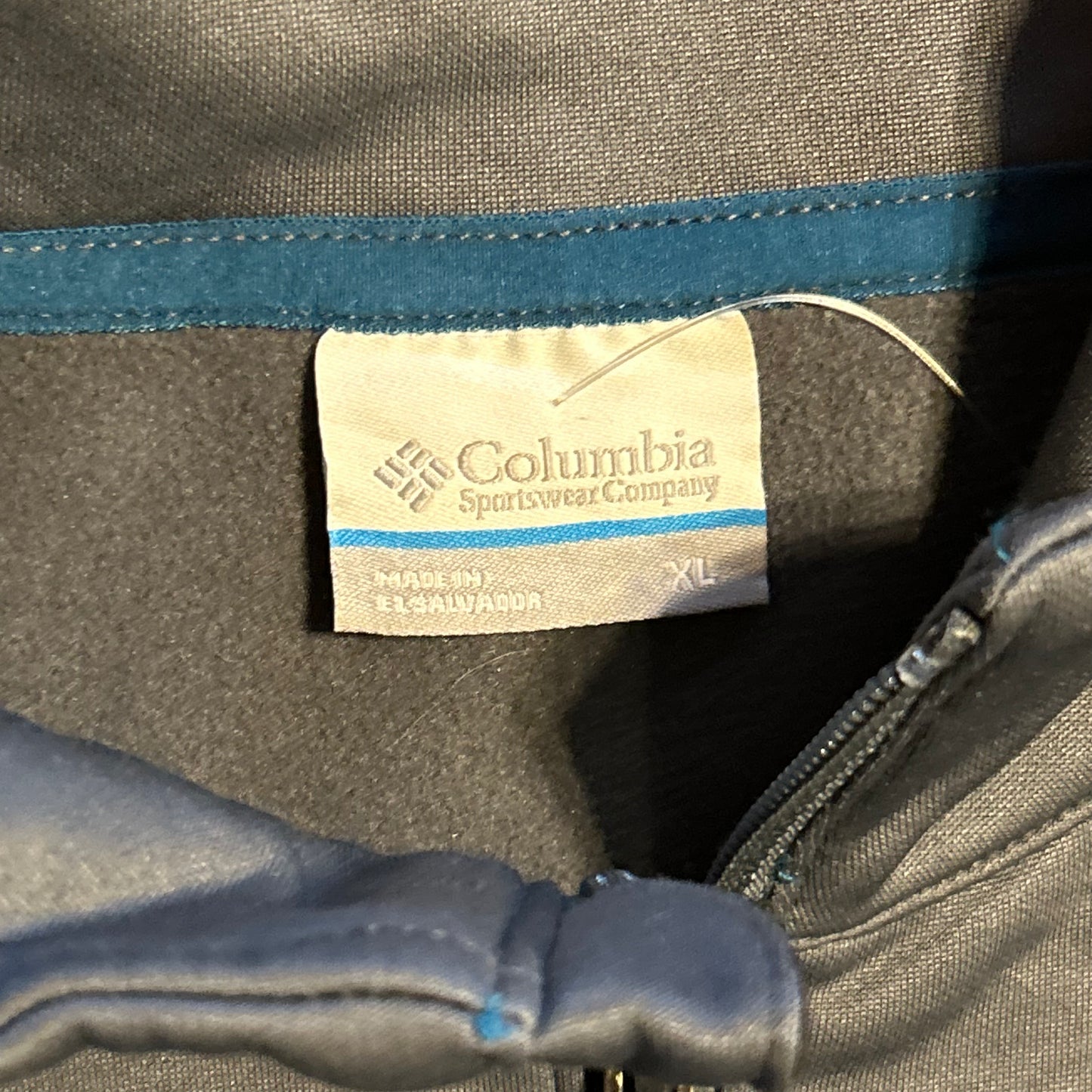 Columbia Blue Grey Quarter Zip - XLarge - 24" x 29"
