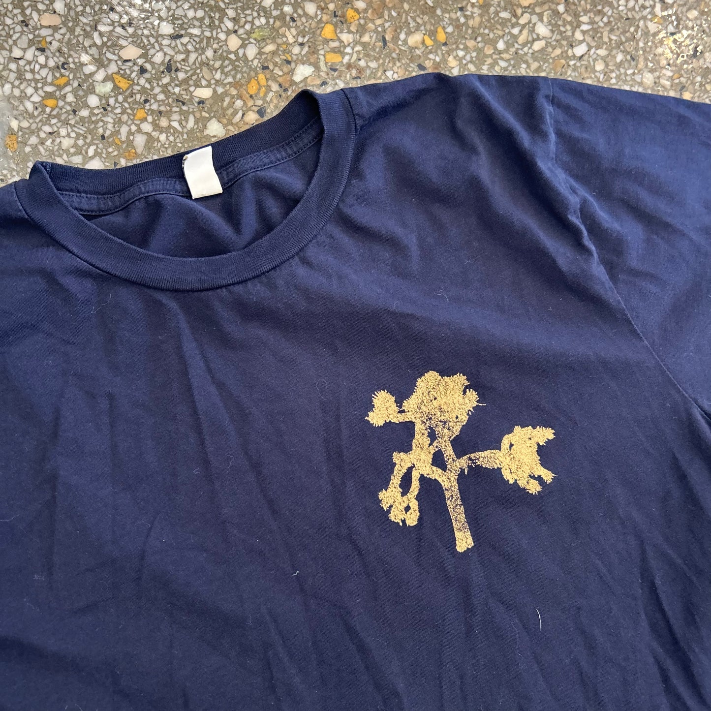 2017 U2 Joshua Tree Band Navy Blue Tshirt - Medium - 20.5" x 28"