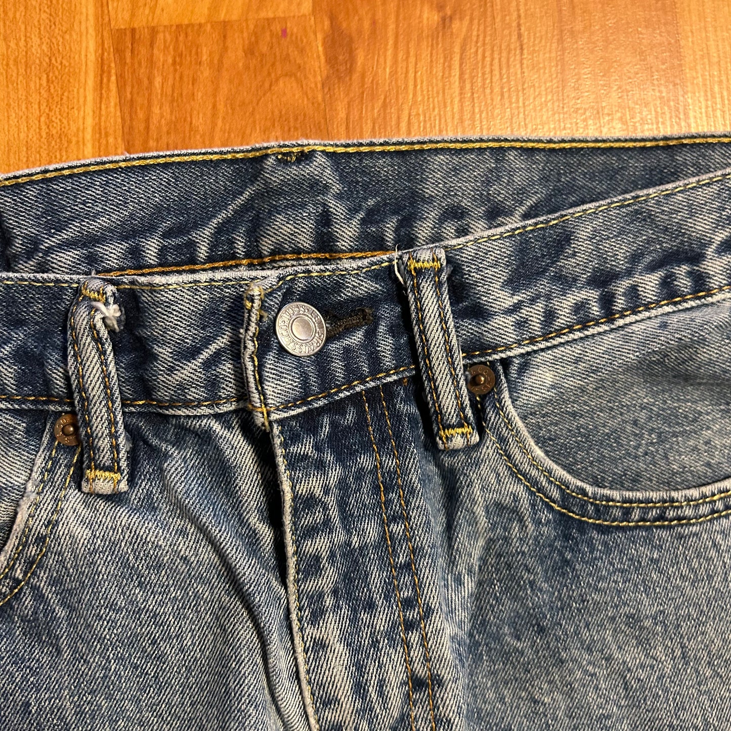 Levis 505 Light Wash Denim Blue Jeans - 32" x 27"