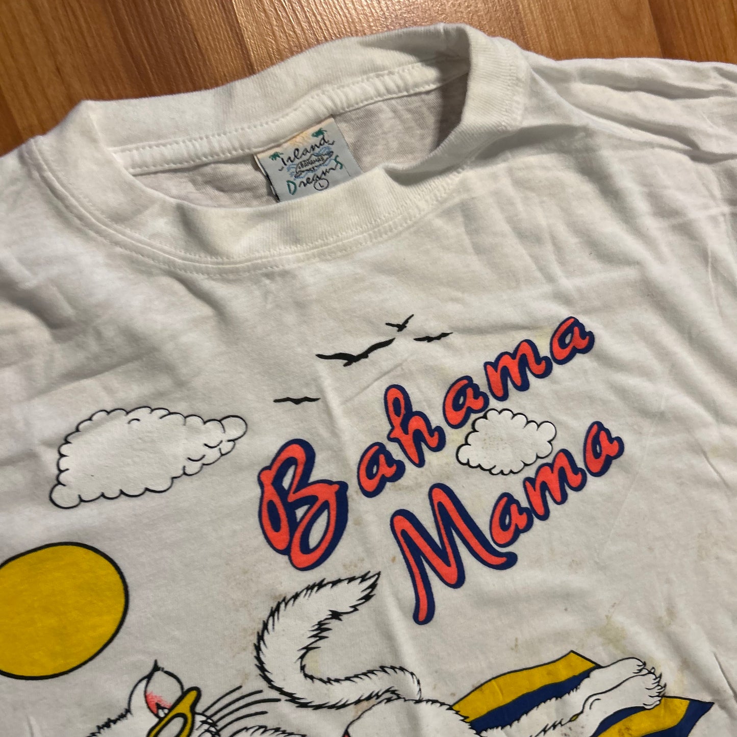 Island Dreams Bahama Mama Beach Cat White Tshirt - Medium - 21.5" x 25"