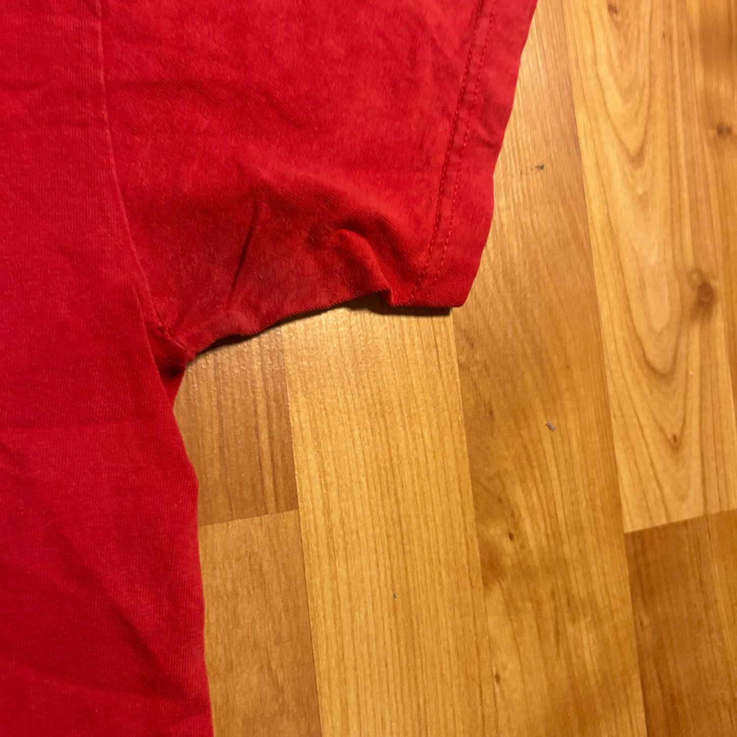 Murina Case Red Tshirt - Medium - 21" x 27"