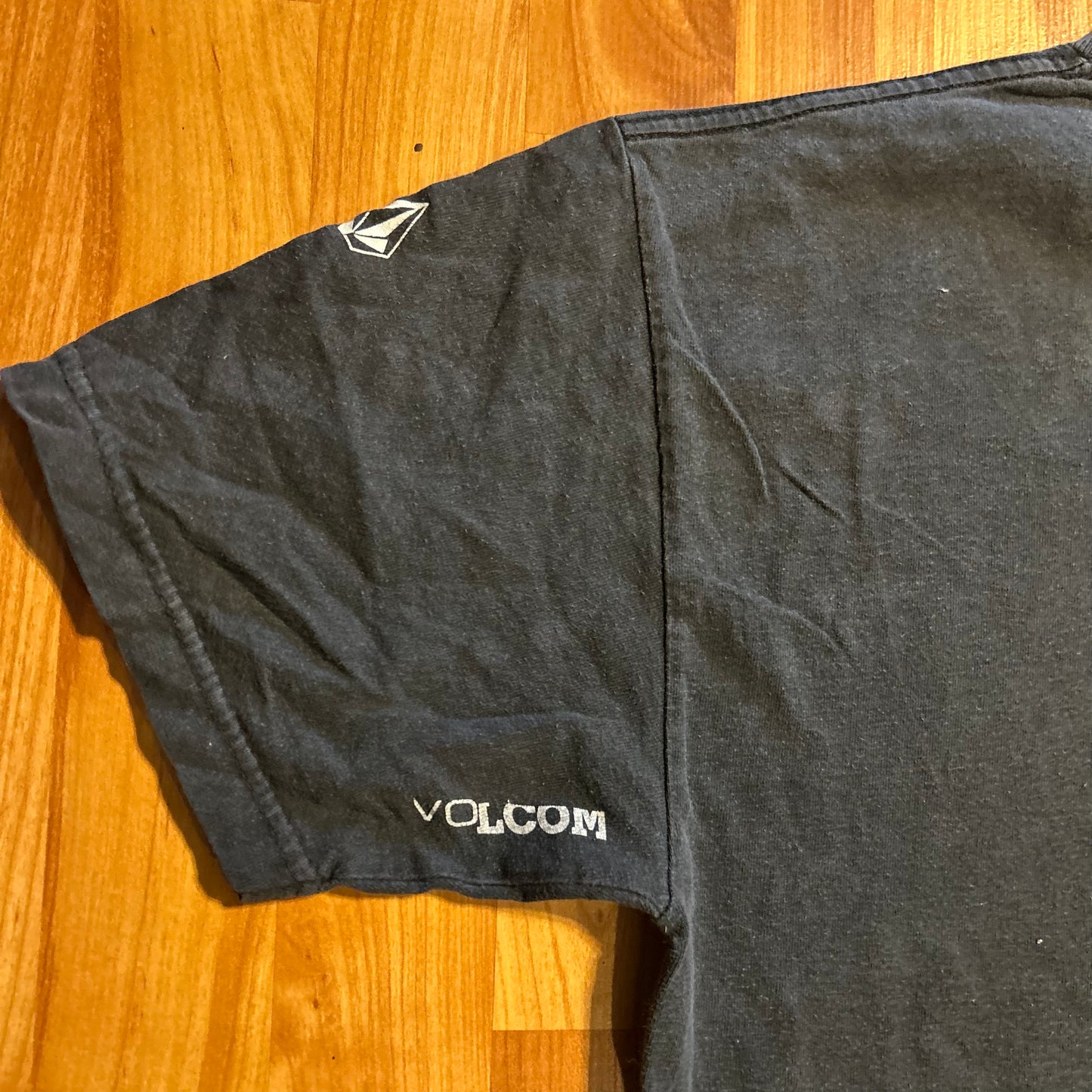 Volcom Black City Tshirt - Medium - 20" x 26.5"