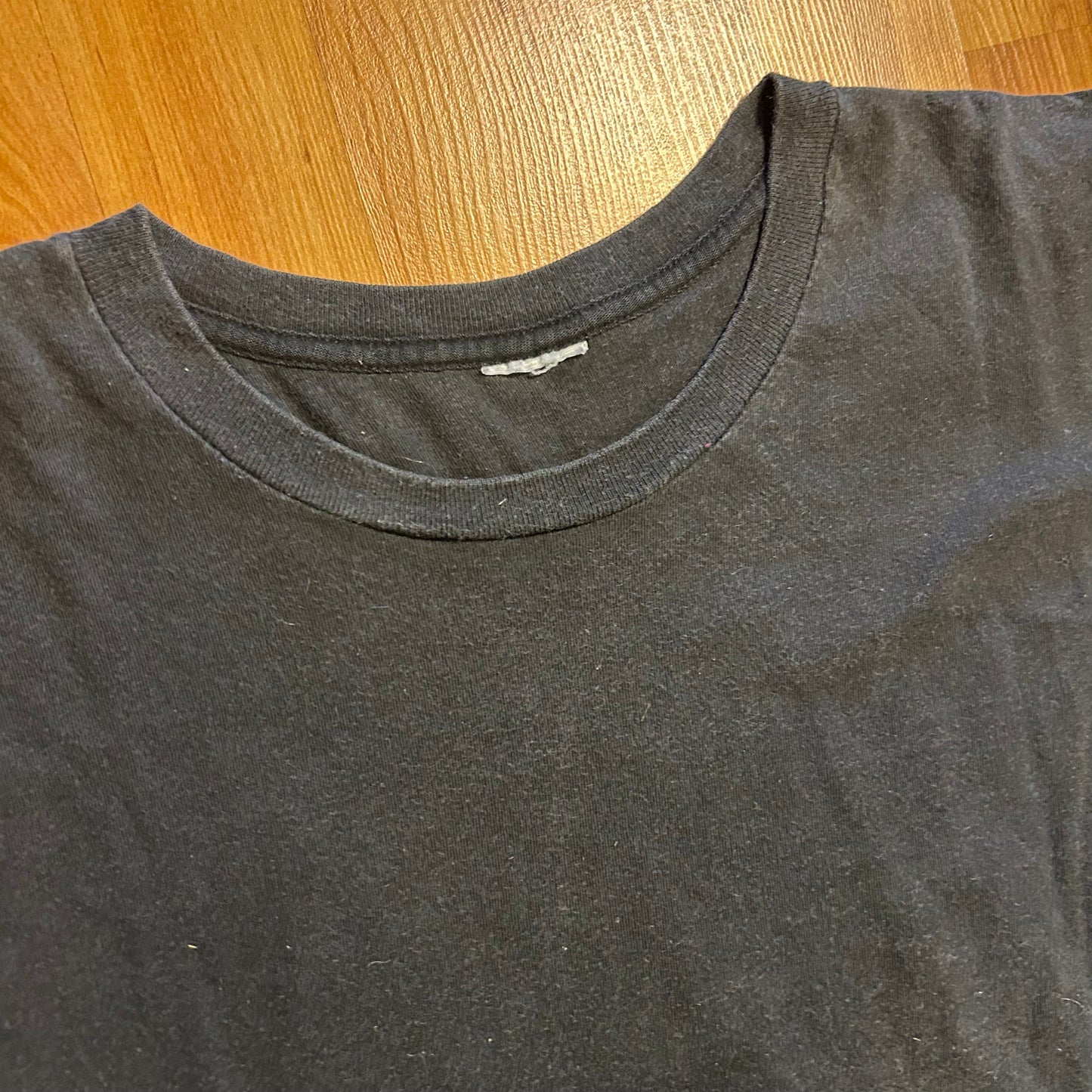 80/90's Blank Black Tshirt - Large - 22.5" x 29"