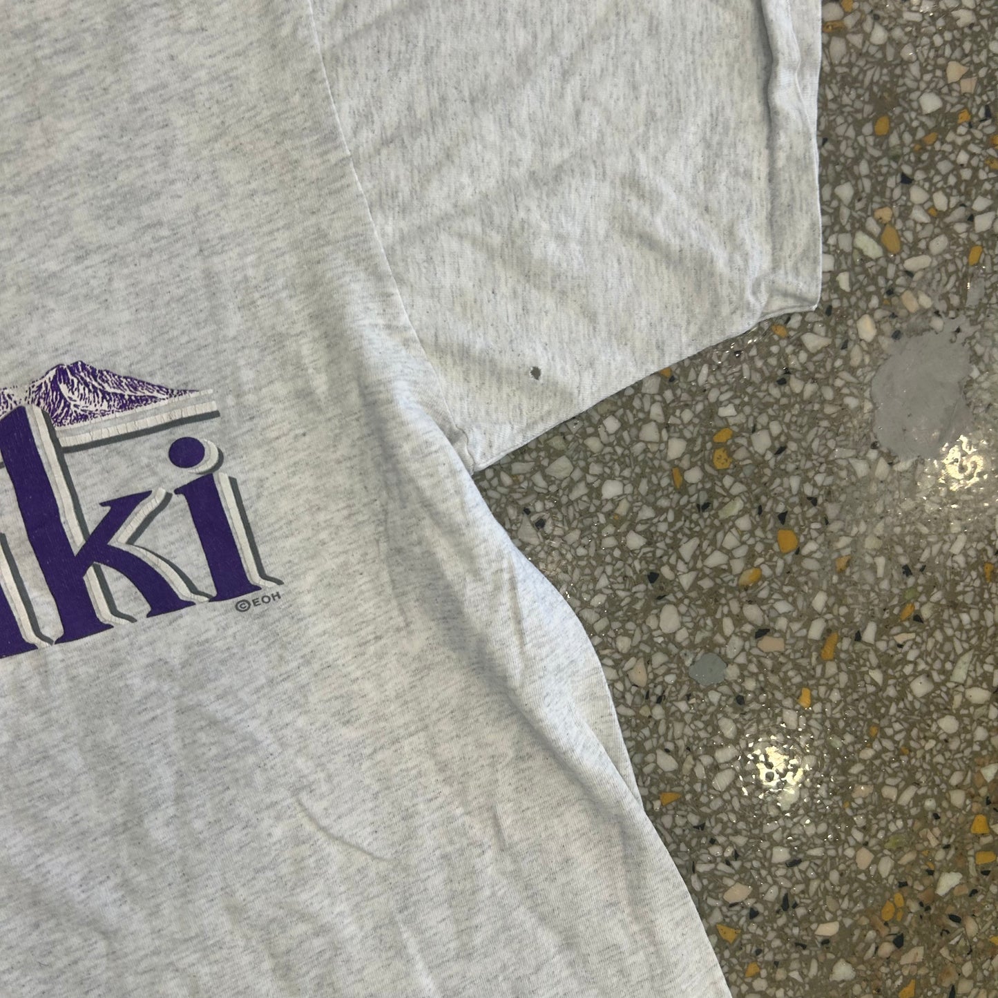 90’s Waikiki Grey Tshirt - Large - 22.5" x 27.5"