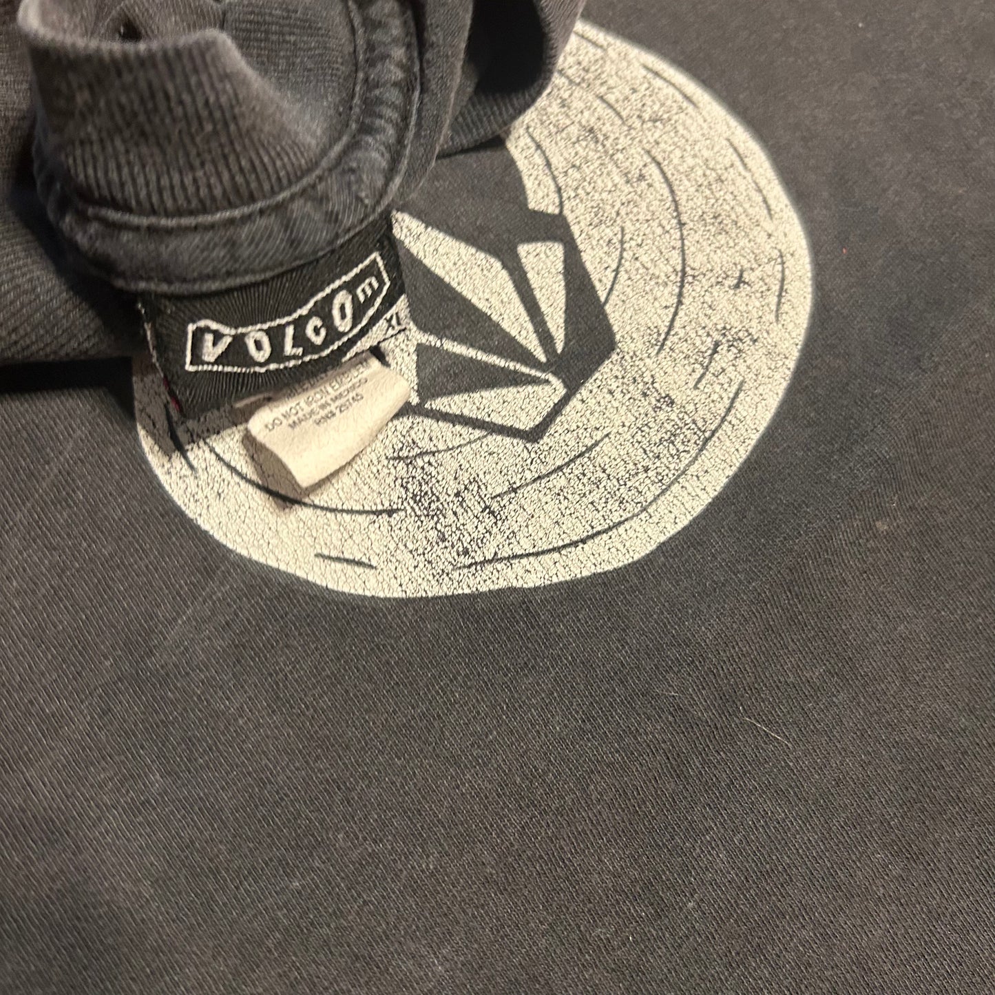 Volcom Surf Black Grey Faded Cotton Tshirt - Large - 23" x 30"