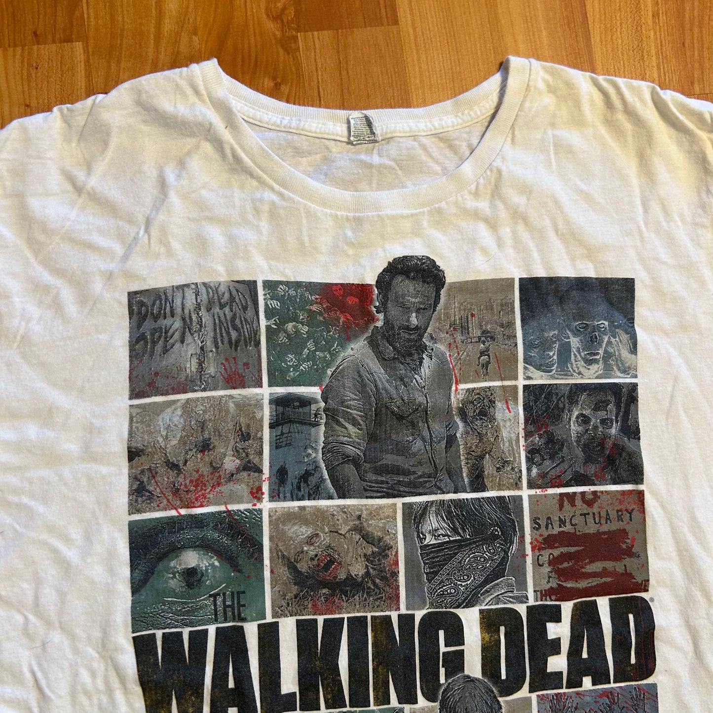 AMC The Walking Dead TV White Tshirt - XLarge - 24" x 28.5"