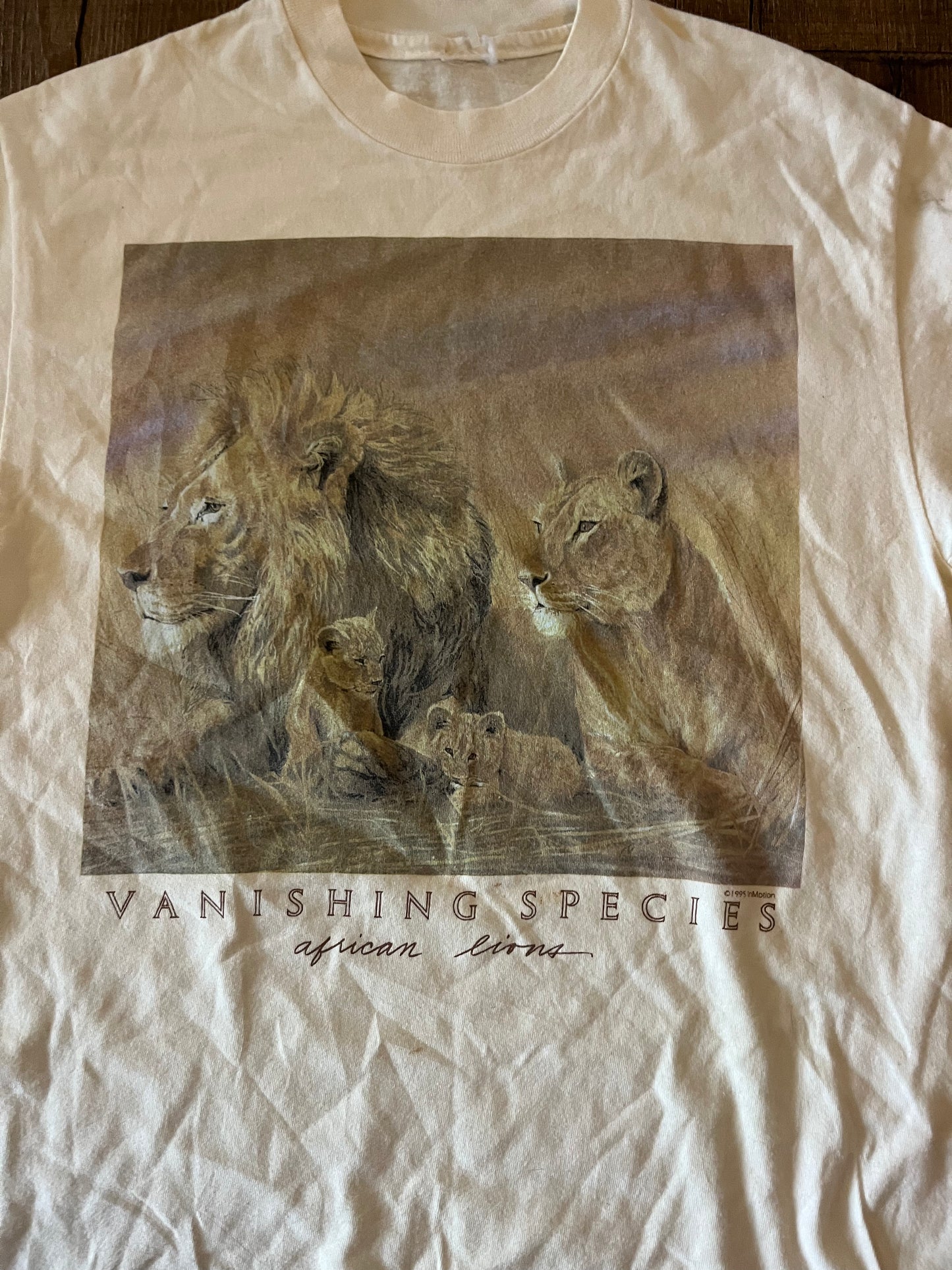 90’s African Lions Vanishing Species Tan Tshirt - Small - 19" x 29"