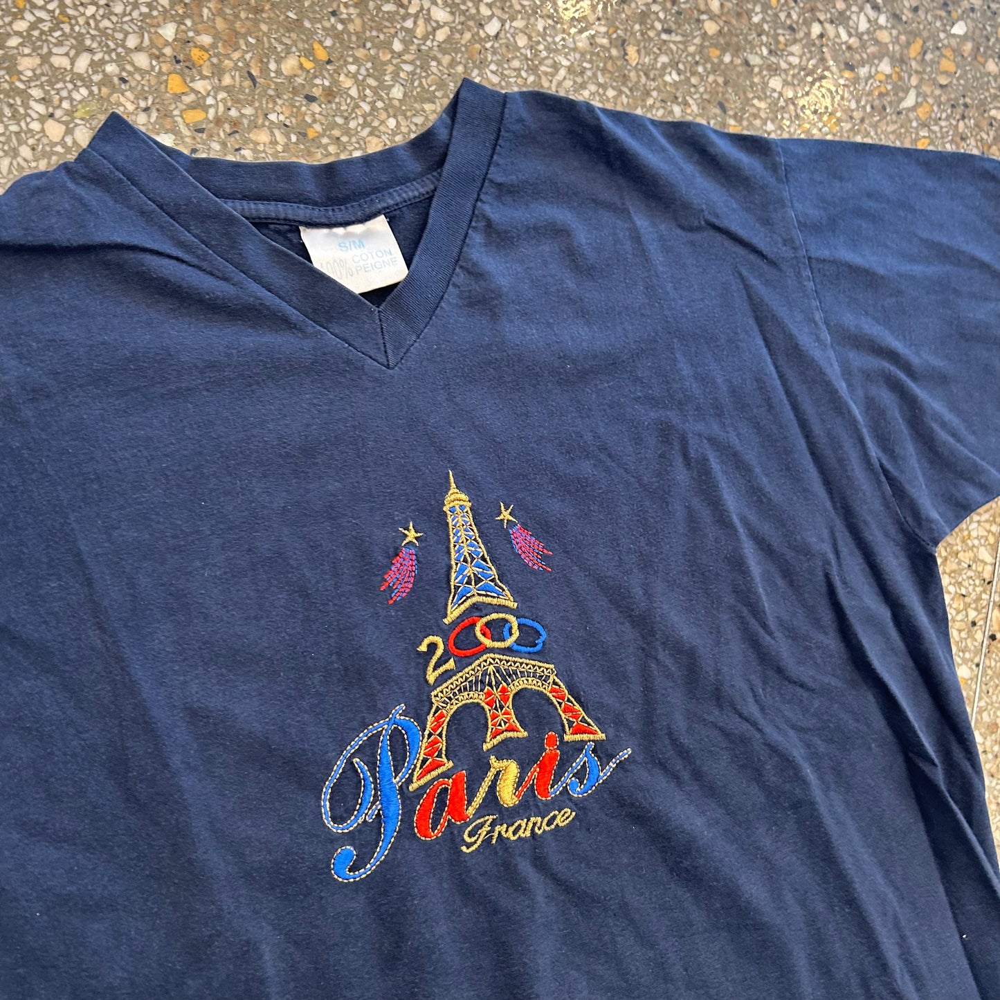 2000's Paris Eiffel Tower Navy Blue VNeck Tshirt - Small - 19" x 24.5"